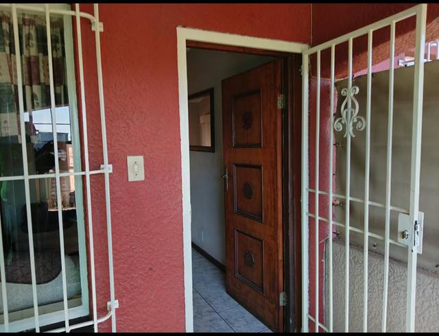 3 BEDROOM HOUSE FOR SALE IN RHODESFIELD
